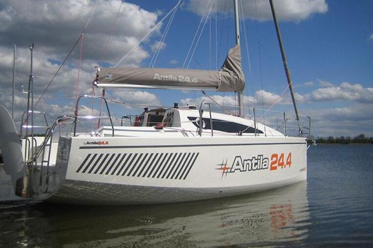 Czarter Makabo Yacht - Antila 24.4