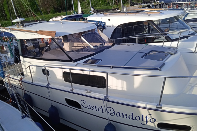 Czarter houseboatu Nautika 830